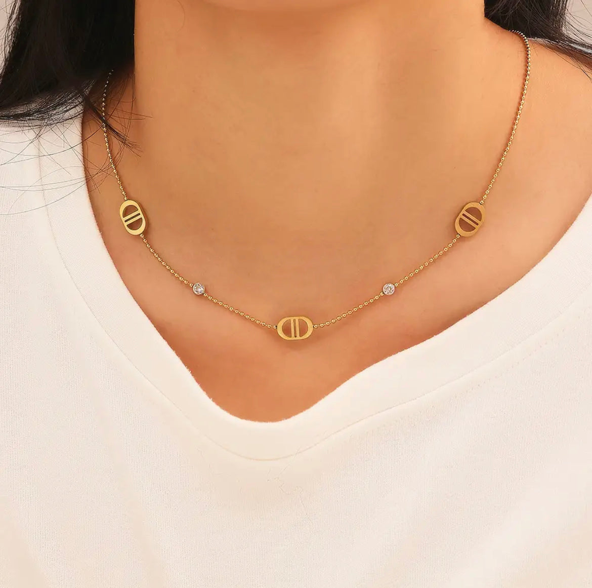 COLLIER MIA