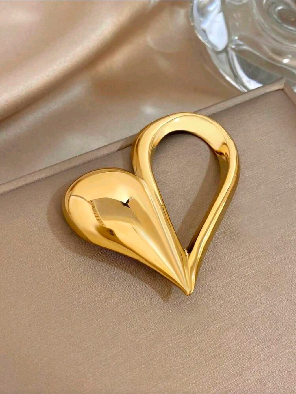 Broche Beauty